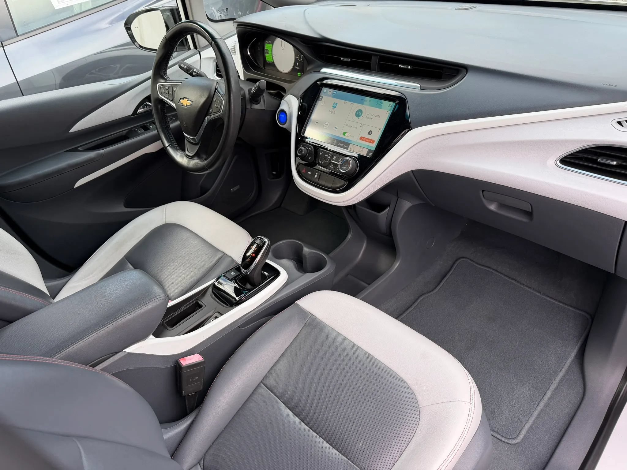 Used 2018 Chevrolet Bolt Premier w/ Driver Confidence II Package FWD image 22