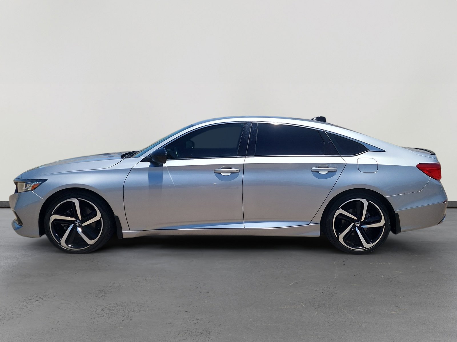 Used 2021 Honda Accord Sport image 2