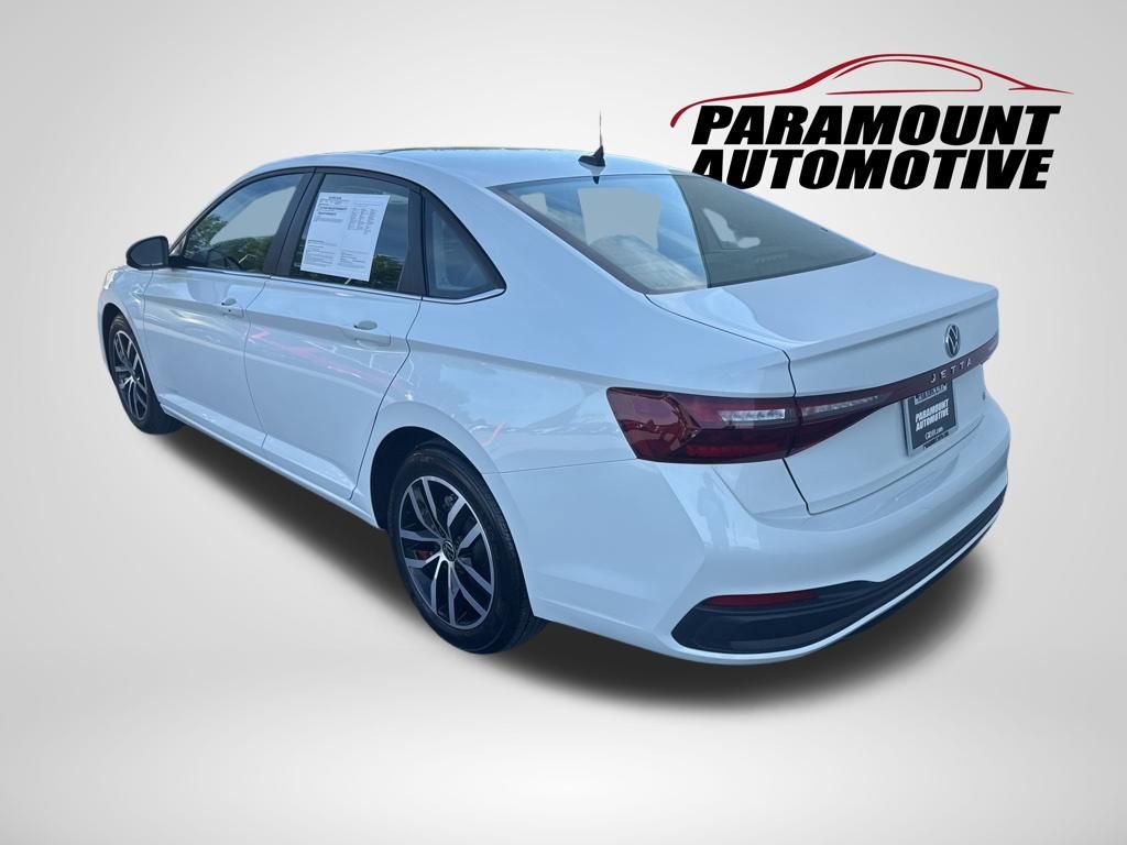 Used 2025 Volkswagen Jetta SE FWD image 5