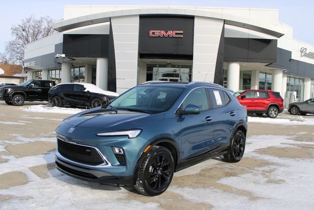 Used 2024 Buick Encore GX Sport Touring image 3