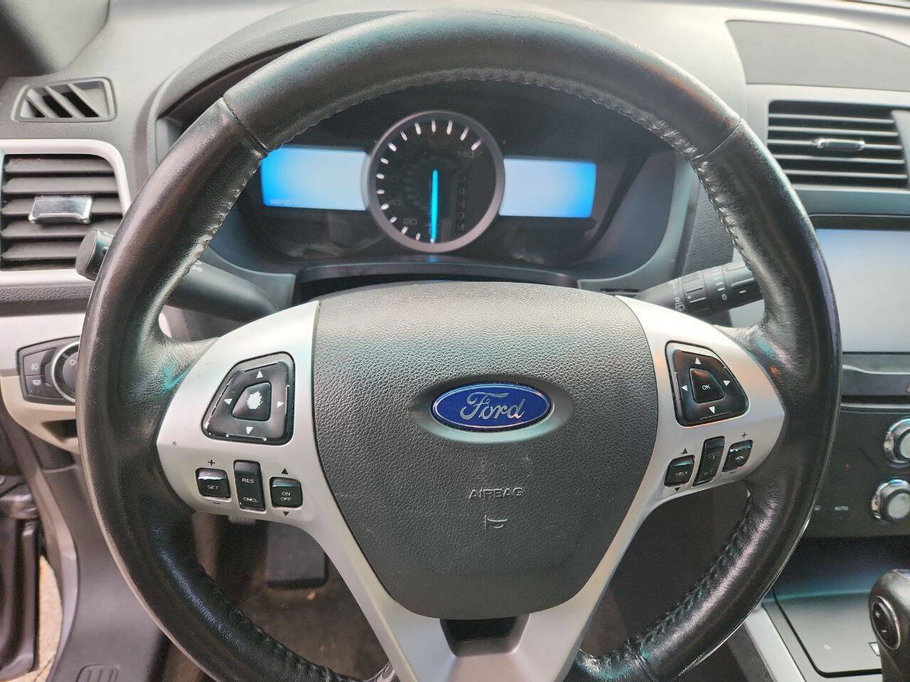 Used 2014 Ford Explorer XLT w/ Equipment Group 202A image 13