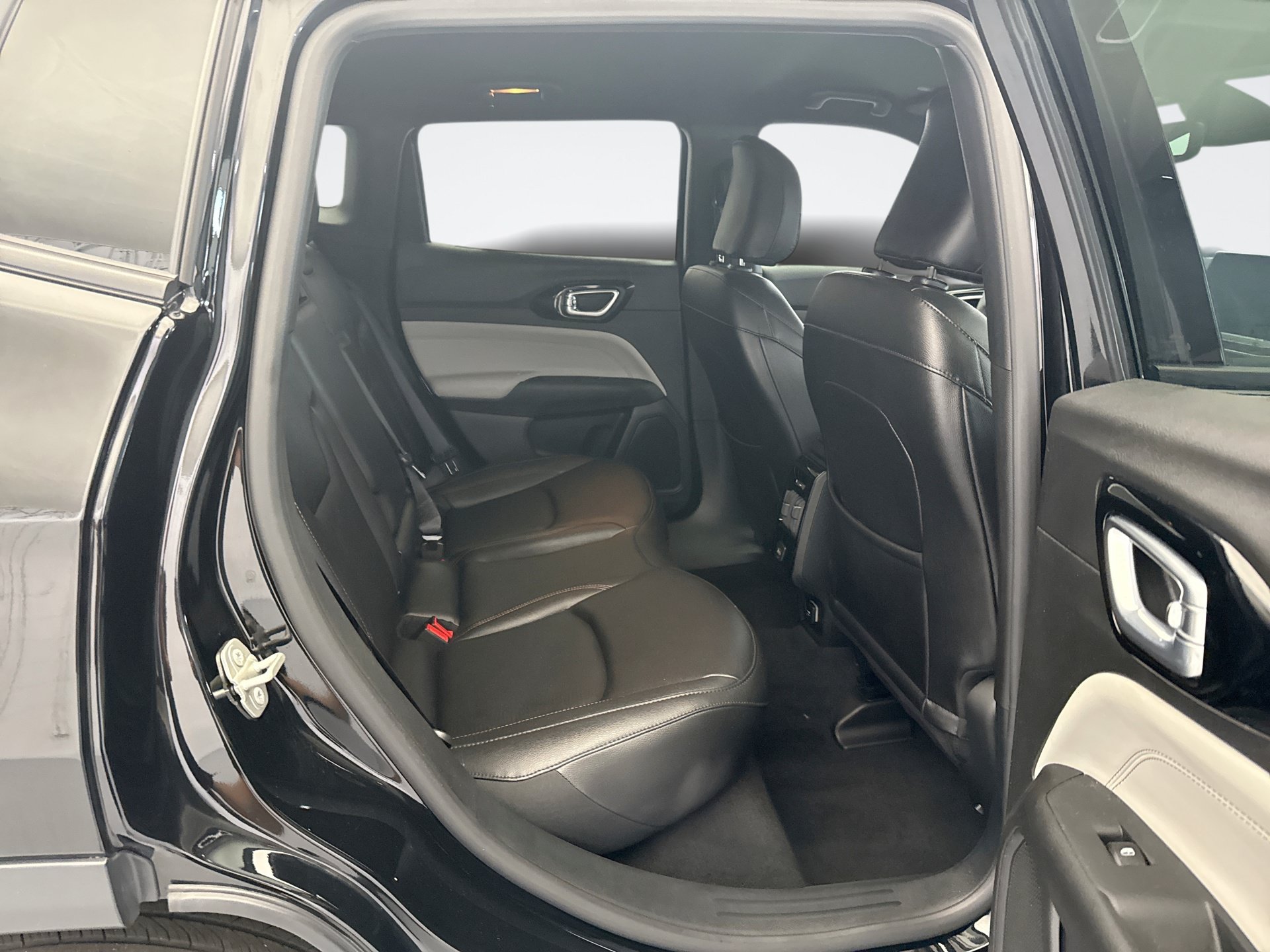 Used 2024 Jeep Compass Limited AWD/4WD image 17