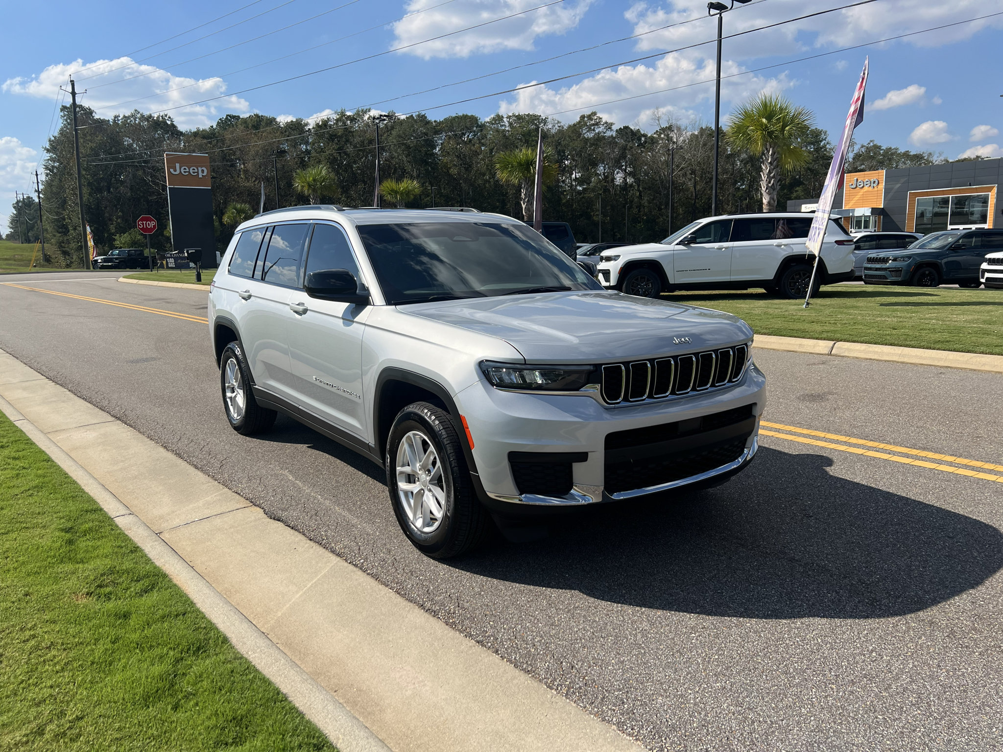 Certified 2025 Jeep Grand Cherokee L Laredo