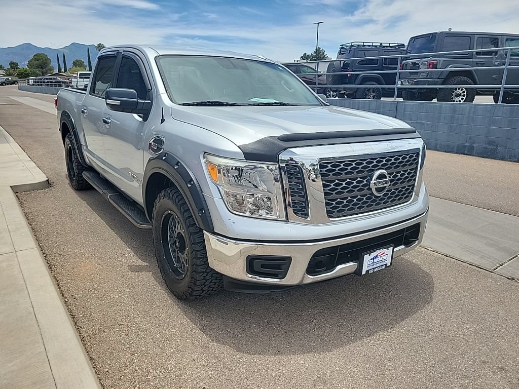 Used 2017 Nissan Titan SV AWD/4WD image 9