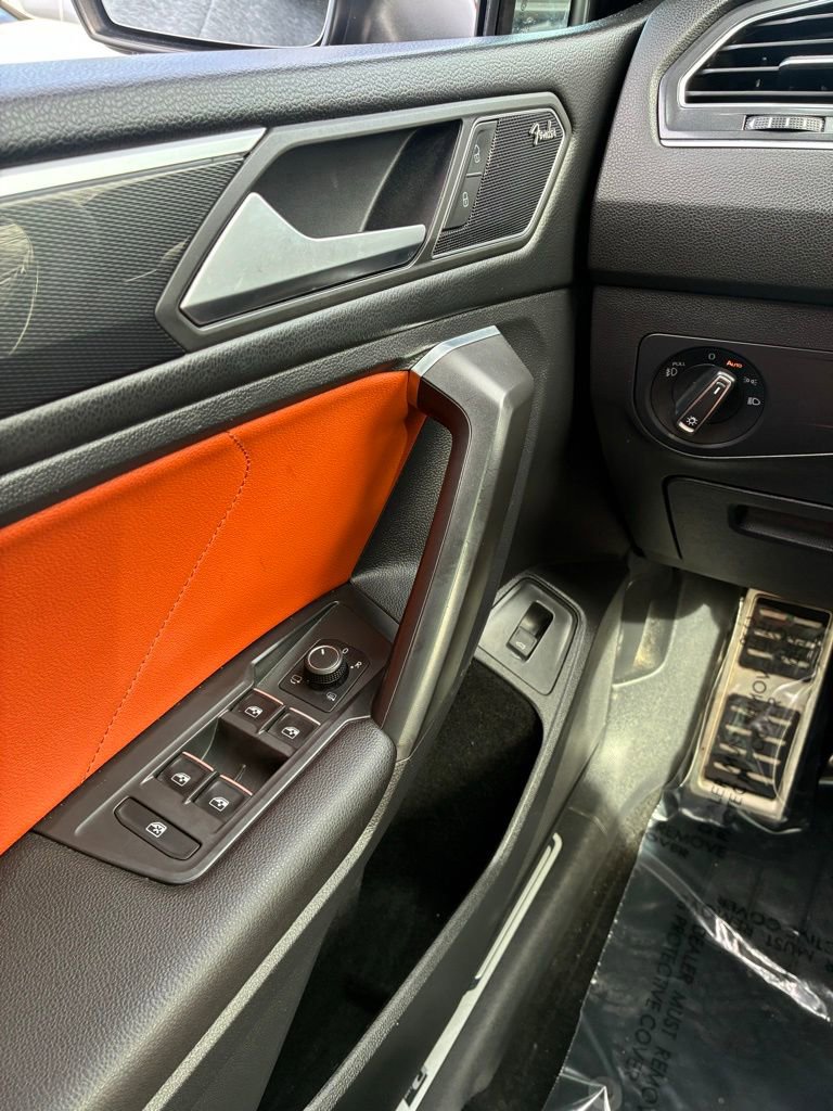 Used 2021 Volkswagen Tiguan SEL Premium R-Line image 25