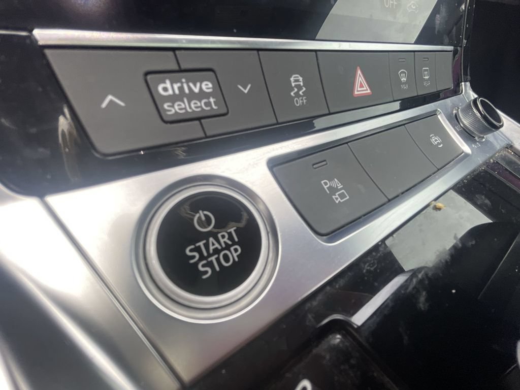 Used 2022 Audi e-tron Premium AWD/4WD image 12