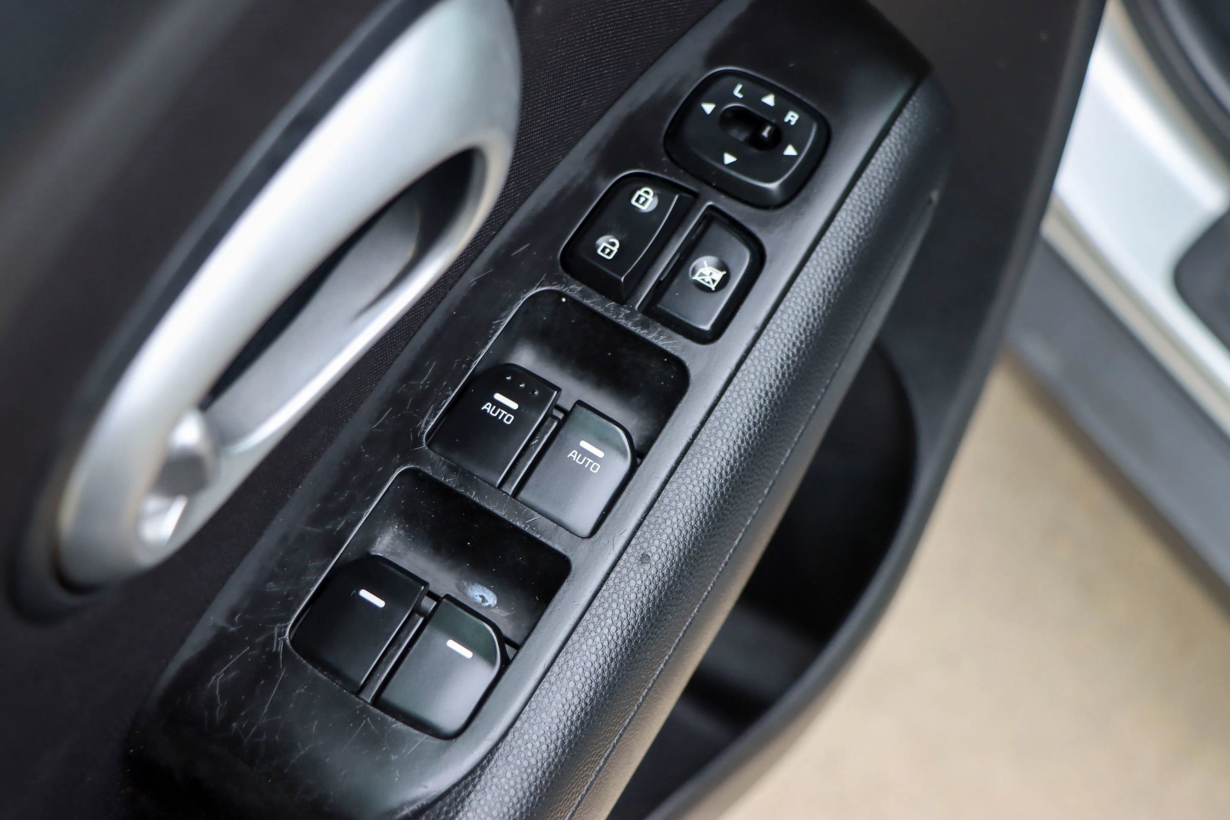 Used 2015 Kia Soul + image 13