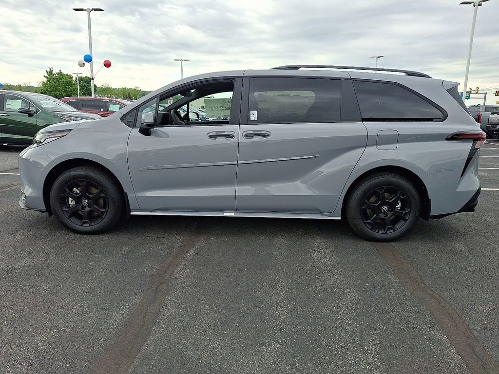 New 2026 Toyota Sienna XLE Woodland Edition AWD/4WD image 4