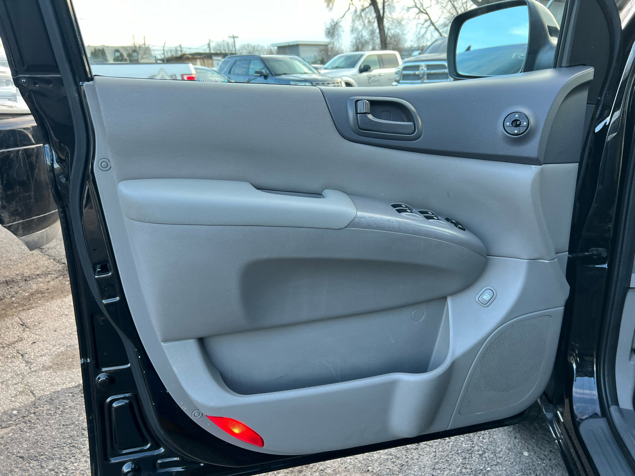 Used 2012 Kia Sedona LX image 13