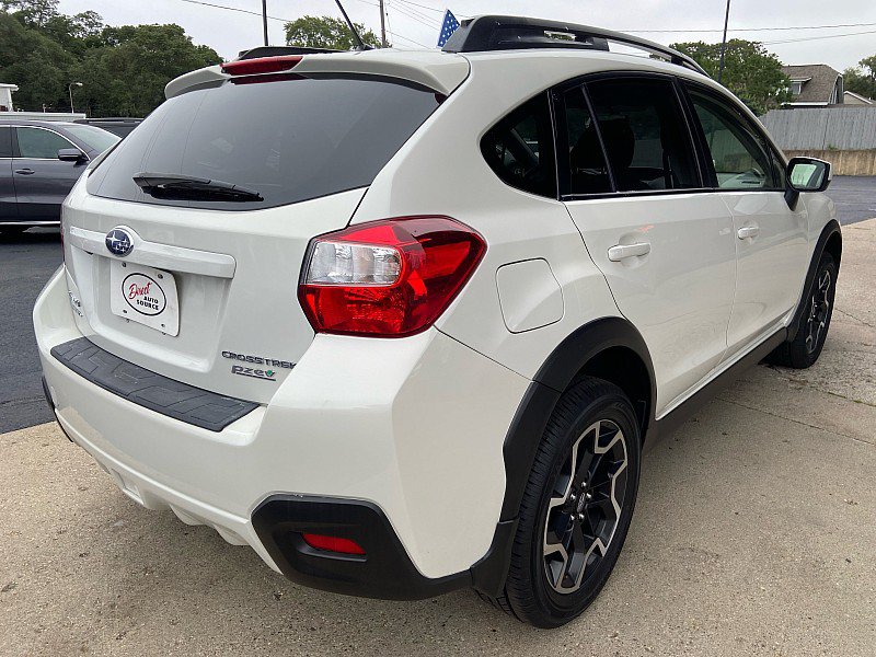 Used 2017 Subaru Crosstrek 2.0i Premium w/ Moonroof Package AWD/4WD image 5