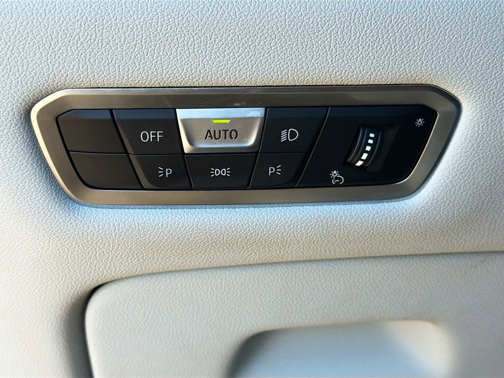 Used 2022 BMW X5 M w/ Executive Package image 36