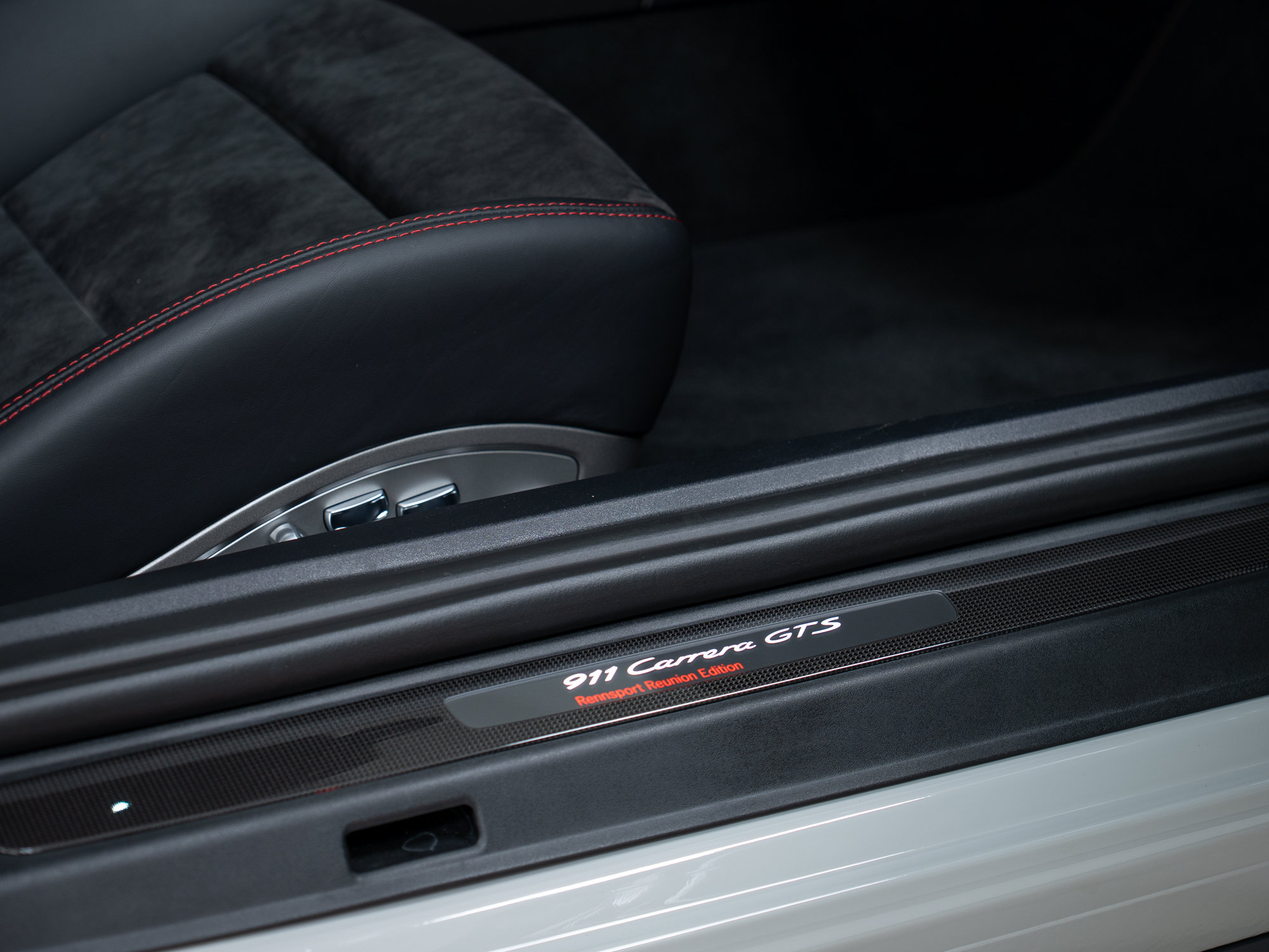 Certified 2016 Porsche 911 Carrera GTS RWD image 40