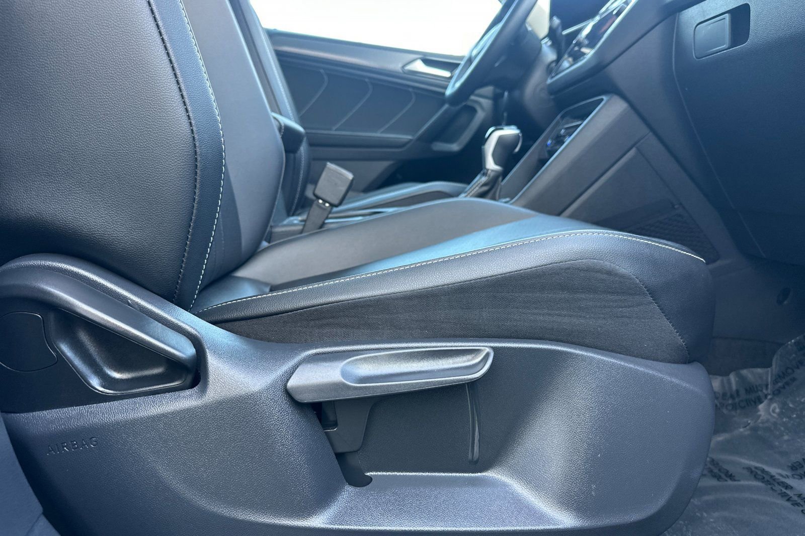 Used 2024 Volkswagen Tiguan SE image 23