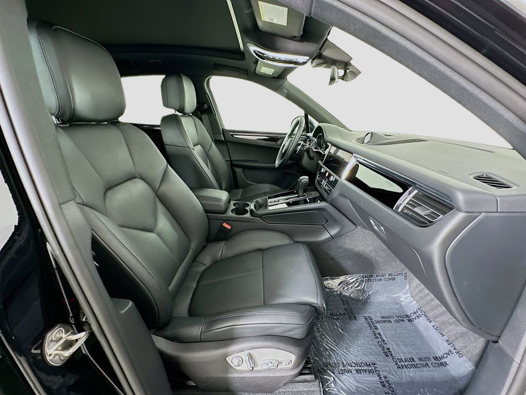 Used 2025 Porsche Macan image 31