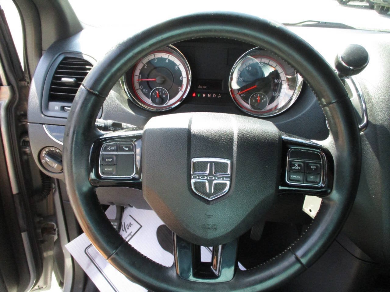 Used 2018 Dodge Grand Caravan SE FWD image 14