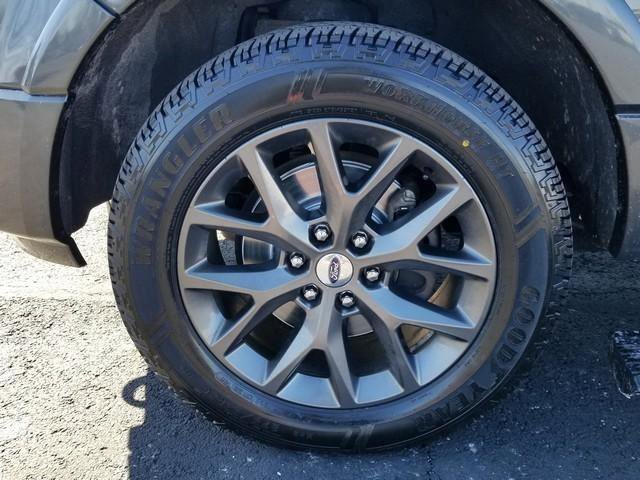 Used 2017 Ford Expedition Limited w/ Equipment Group 301A AWD/4WD image 28