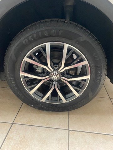 Used 2018 Volkswagen Tiguan SE AWD/4WD image 29