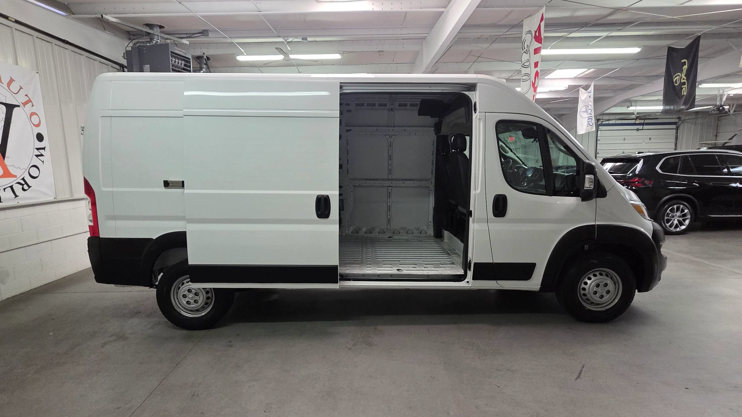 Used 2025 RAM ProMaster 2500 w/ Convenience Group FWD image 29