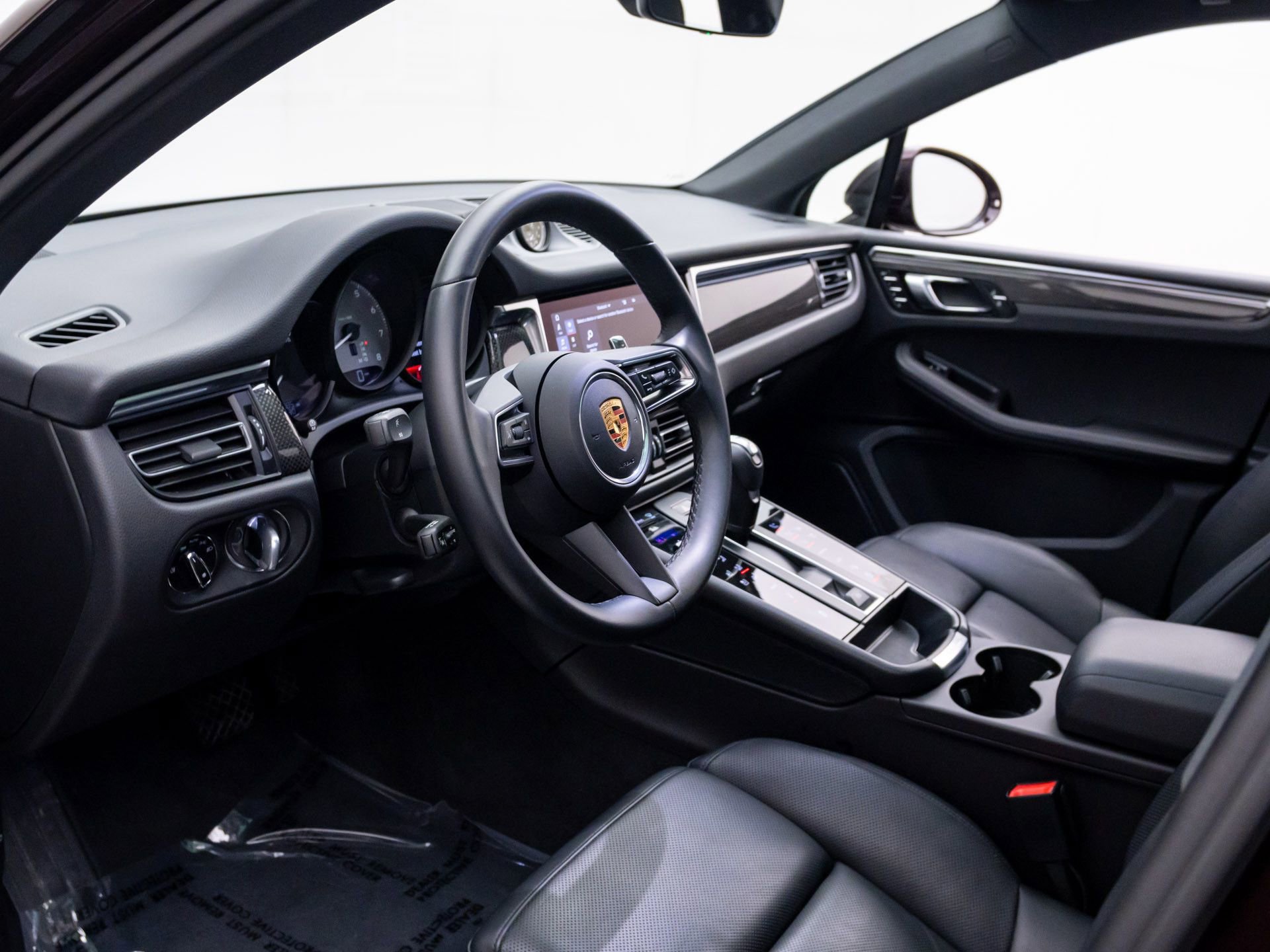 Certified 2023 Porsche Macan S AWD/4WD image 4