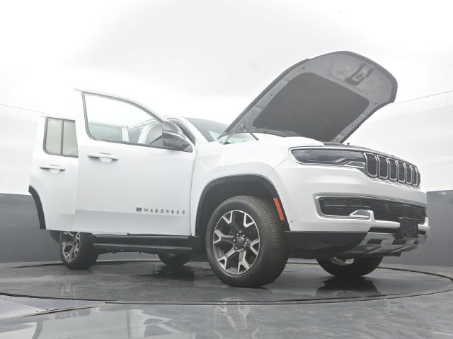 Used 2023 Jeep Wagoneer Series III w/ Preferred Equipment Group AWD/4WD image 60