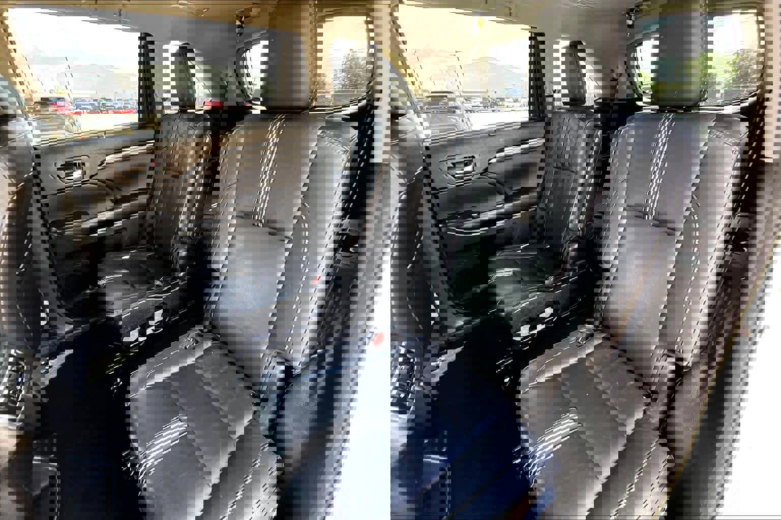 Used 2018 Toyota Highlander SE FWD image 20