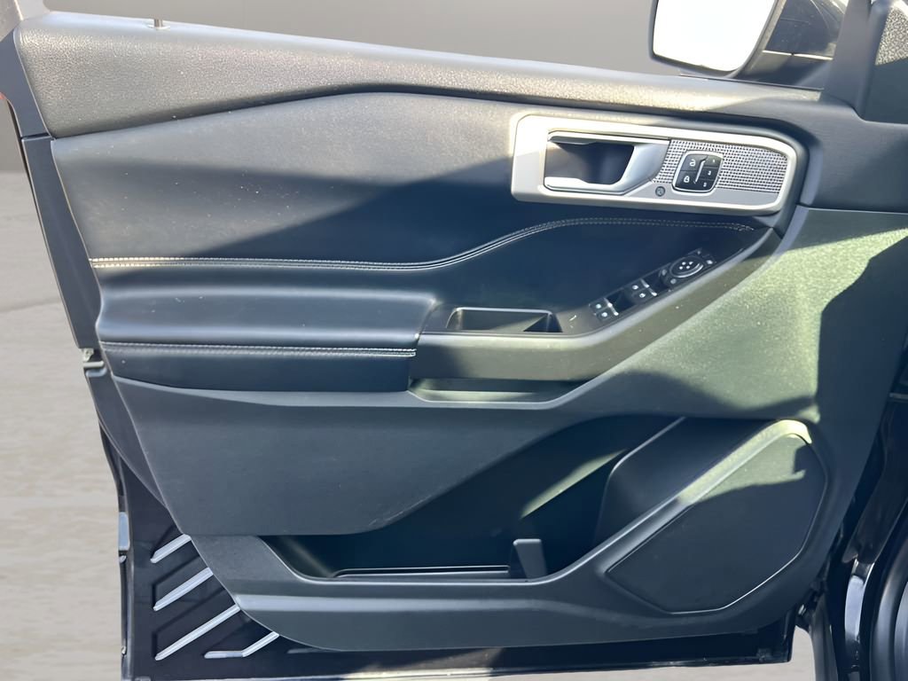 Used 2020 Ford Explorer Limited RWD image 13