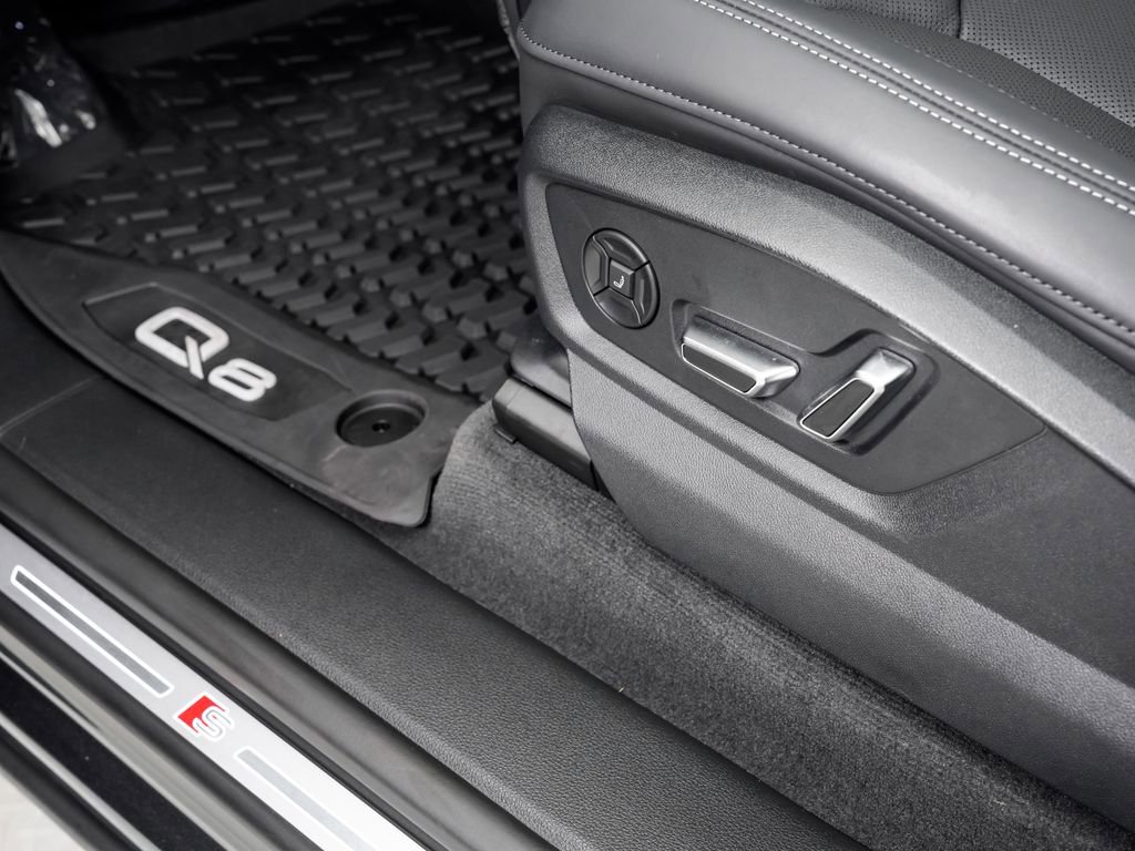 Certified 2025 Audi Q8 Prestige AWD/4WD image 10