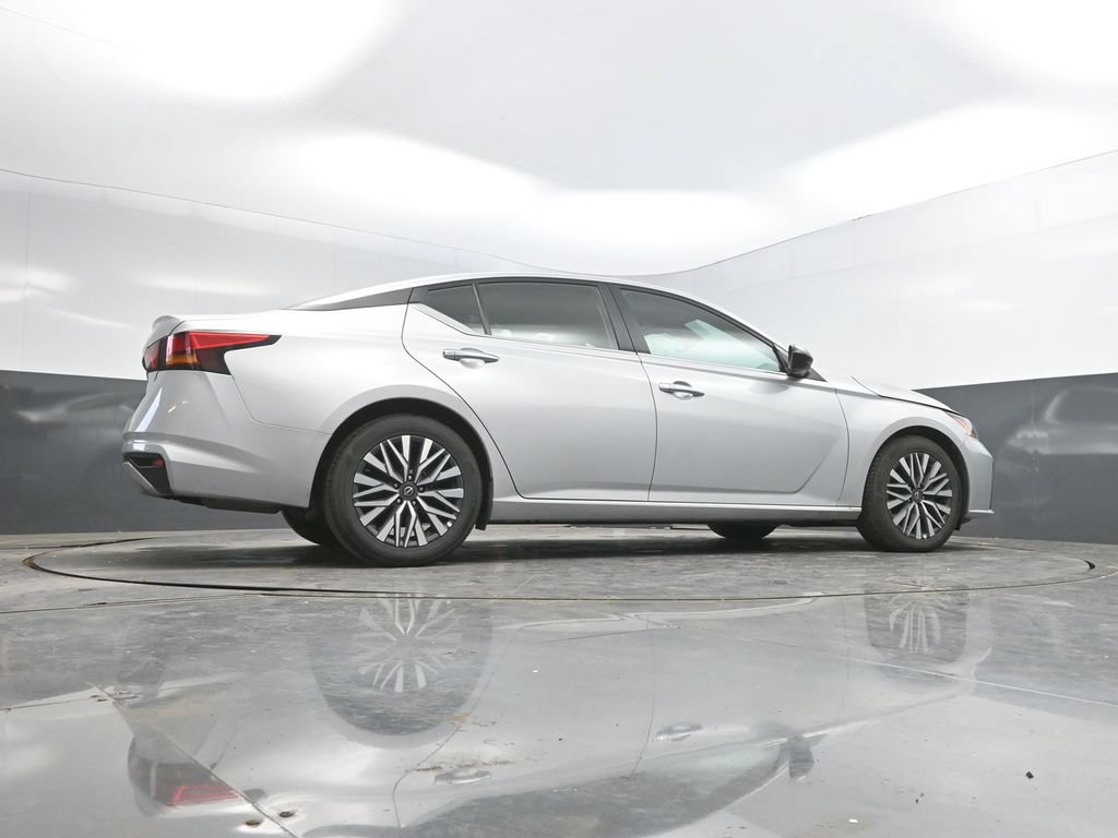 Used 2025 Nissan Altima 2.5 SV FWD image 35