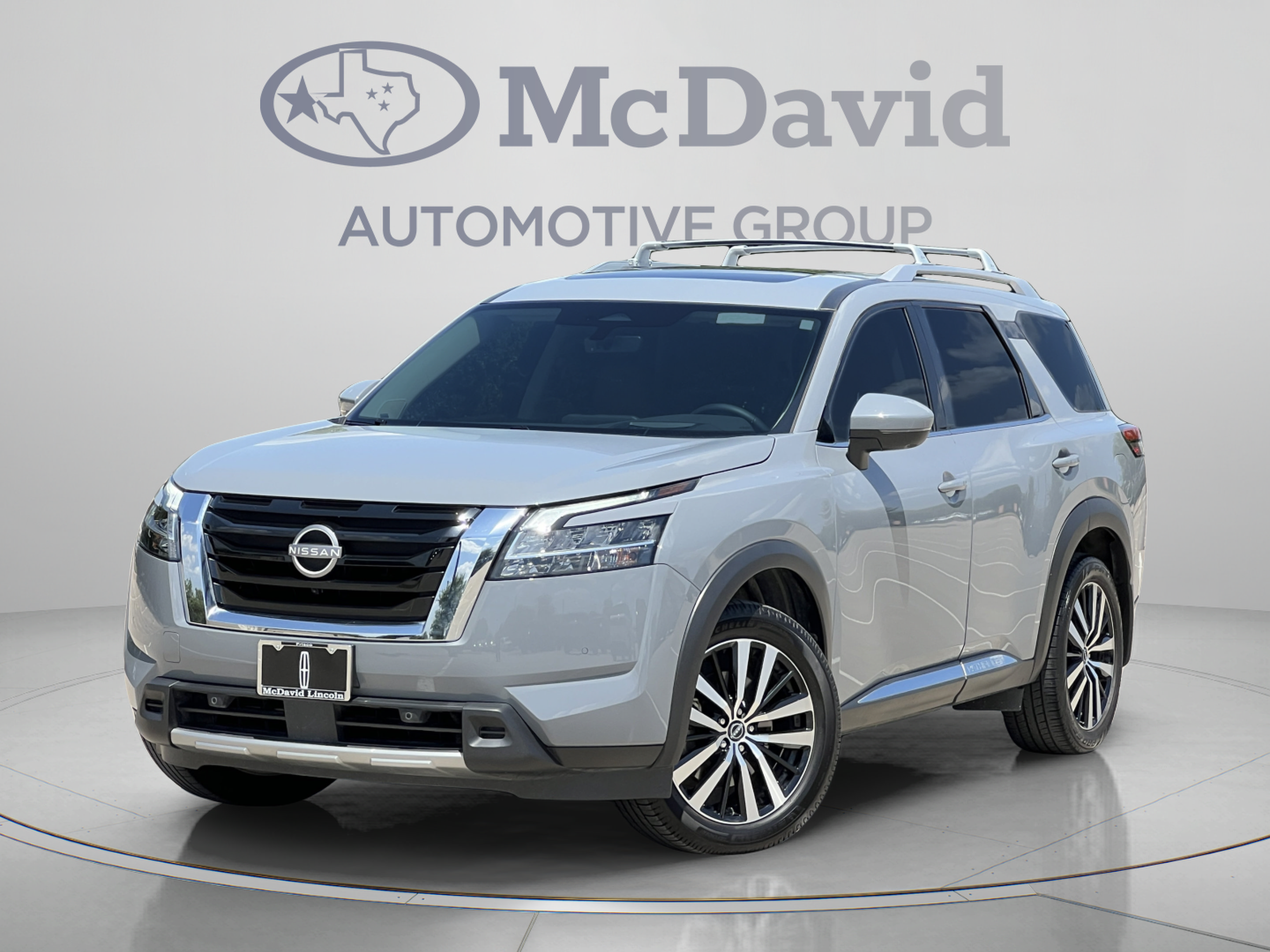 Used 2024 Nissan Pathfinder Platinum w/ Cargo Package FWD image 2