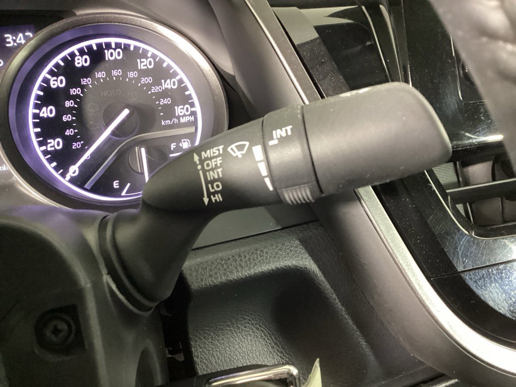 Used 2021 Toyota Camry SE w/ Cold Weather Package image 21