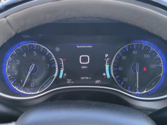 Used 2018 Chrysler Pacifica Limited w/ Advanced Safetytec Group FWD image 28