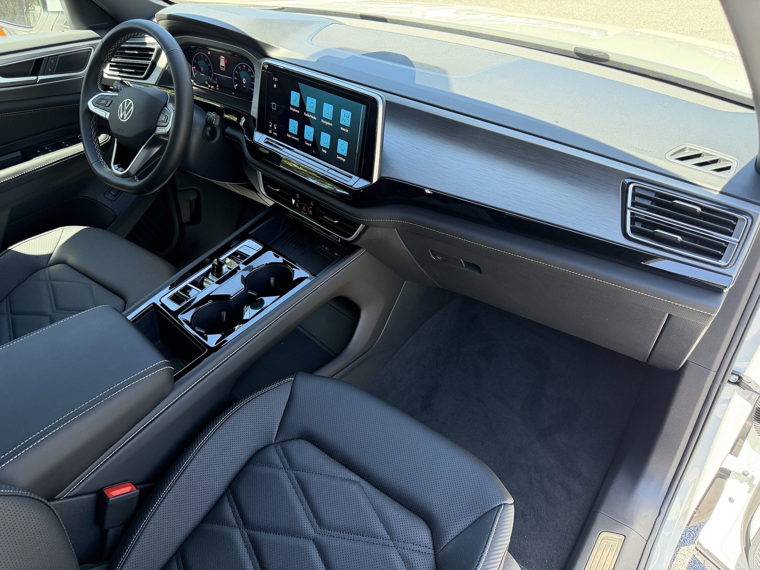 New 2026 Volkswagen Atlas Cross Sport SE FWD image 13