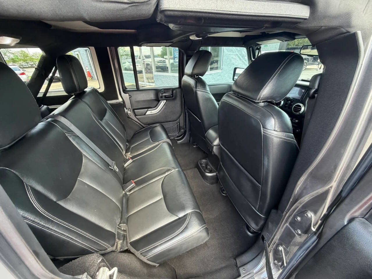 Used 2016 Jeep Wrangler Unlimited Rubicon image 24