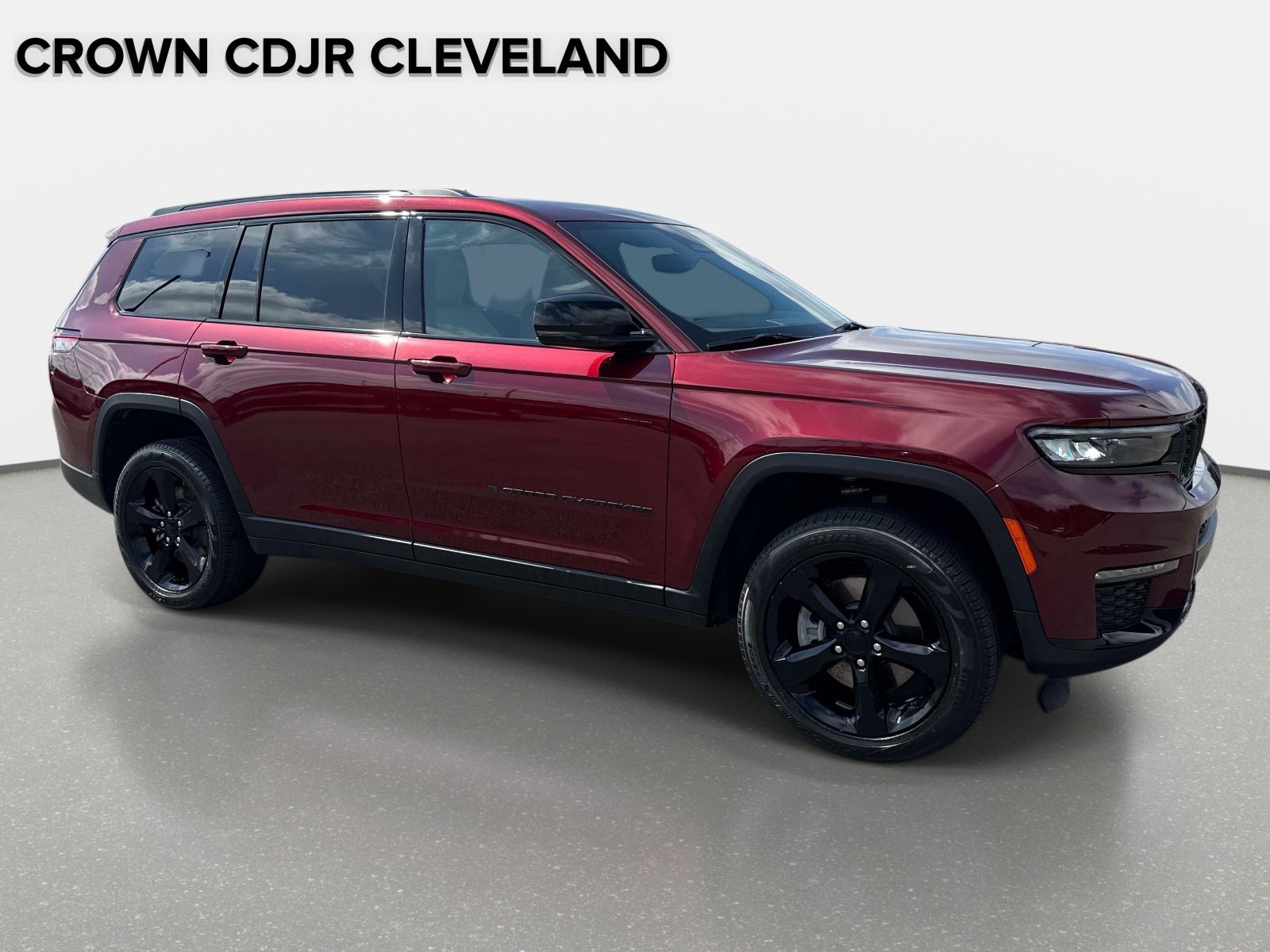 Used 2024 Jeep Grand Cherokee L Limited w/ Black Appearance Package AWD/4WD image 2