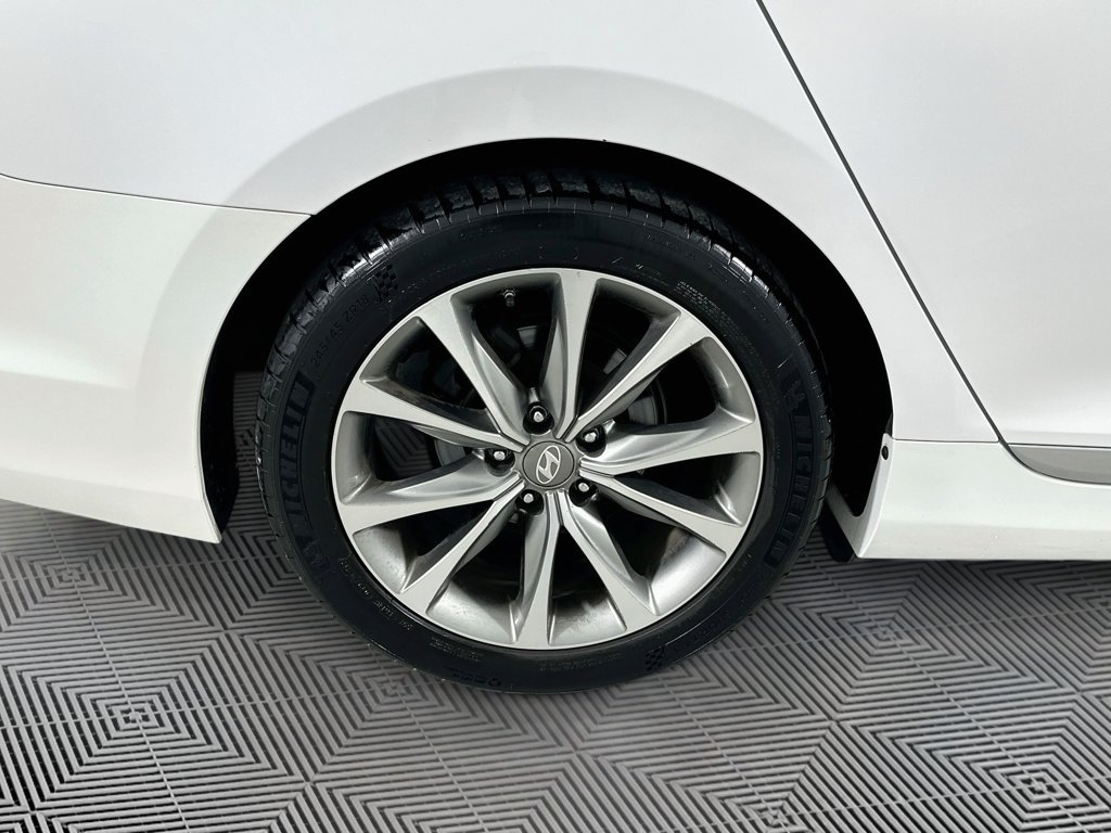 Used 2017 Hyundai Azera FWD image 27