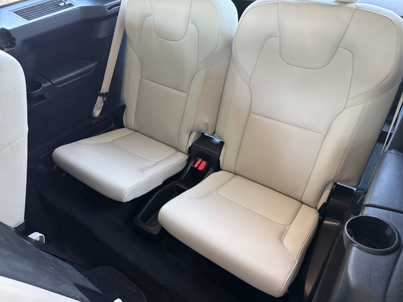 Certified 2024 Volvo XC90 T8 Plus w/ Protection Package Premier AWD/4WD image 17