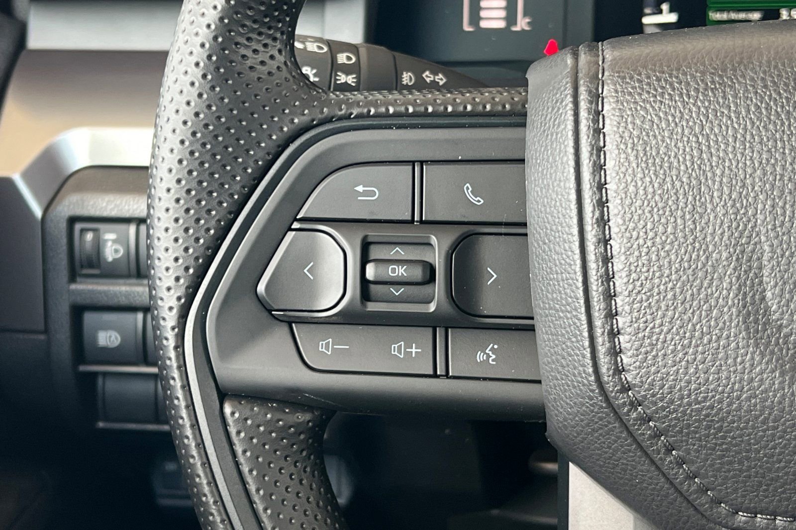 Certified 2025 Toyota Tacoma SR5 image 28