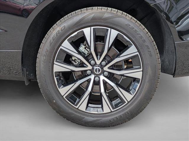 Used 2024 Volvo XC60 B5 Plus AWD/4WD image 14