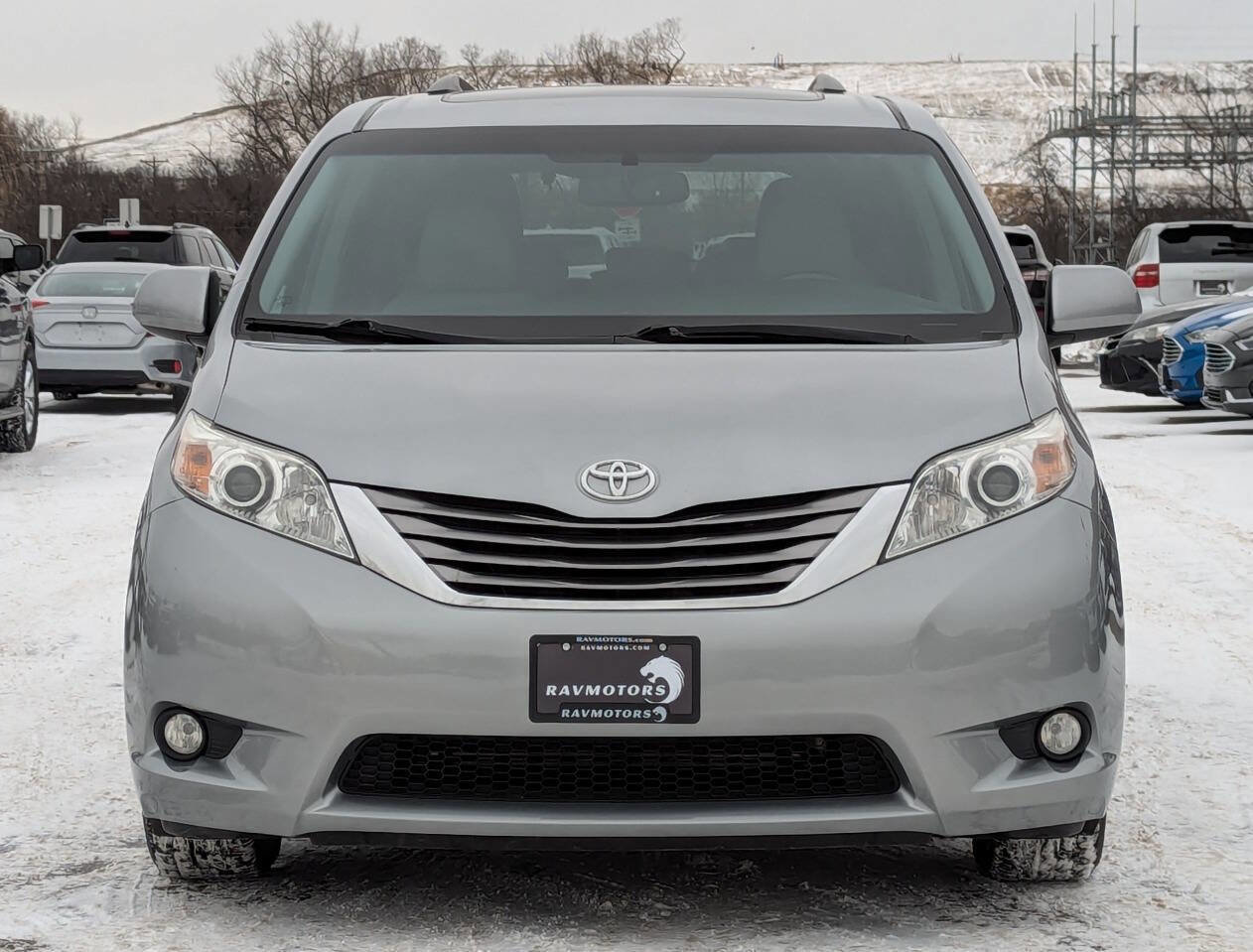 Used 2017 Toyota Sienna XLE w/ XLE Navigation Package image 6