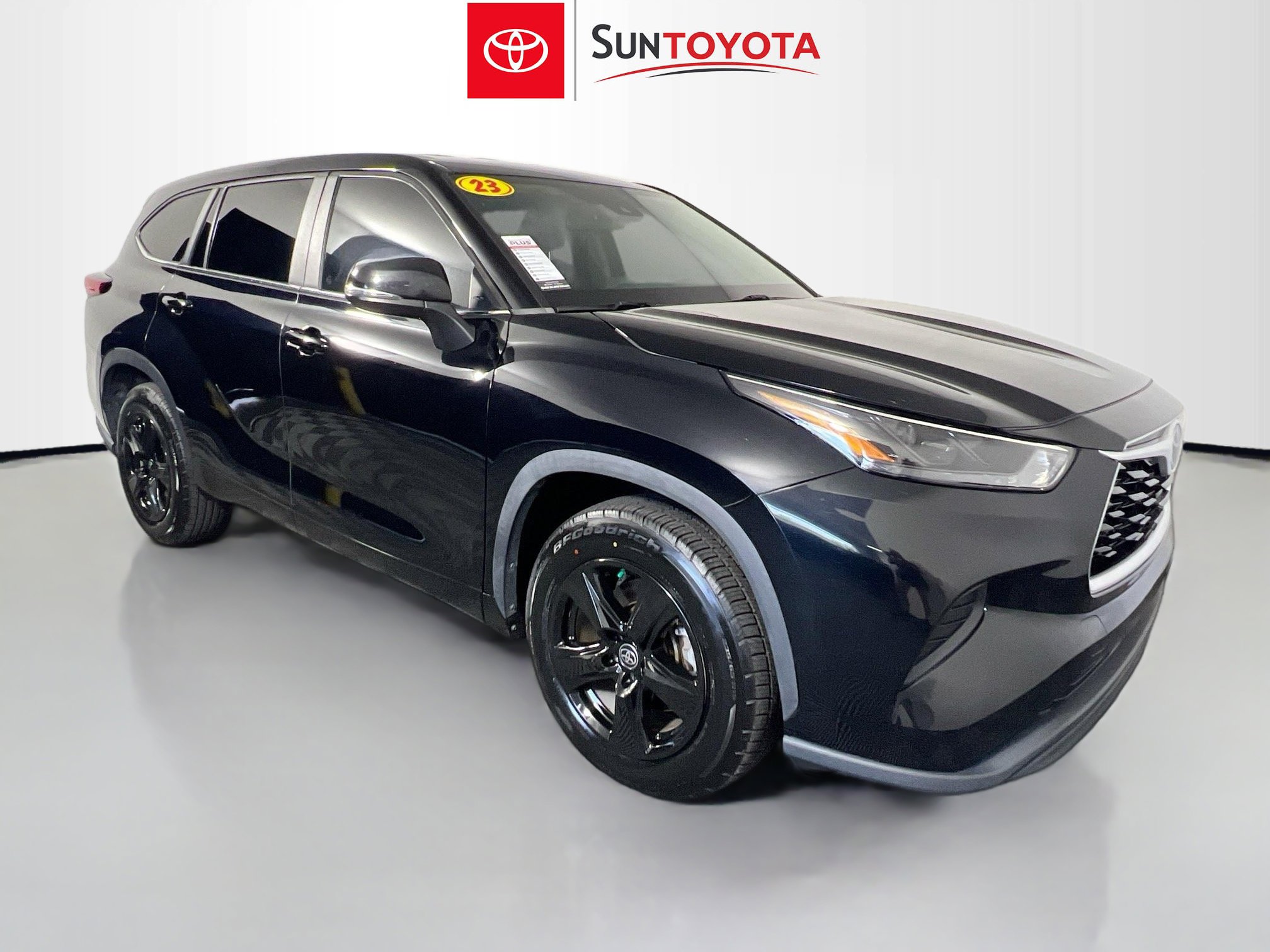 Used 2023 Toyota Highlander L FWD image 1