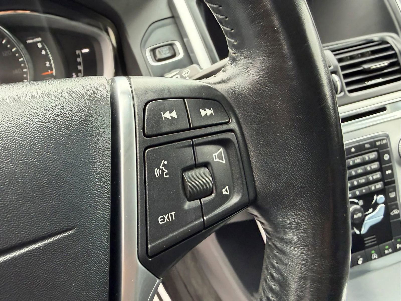 Used 2017 Volvo XC60 T6 Dynamic w/ Climate Package AWD/4WD image 22