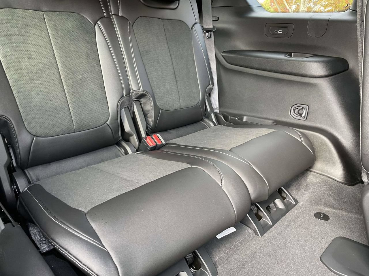 New 2025 Jeep Grand Cherokee L Altitude AWD/4WD image 33