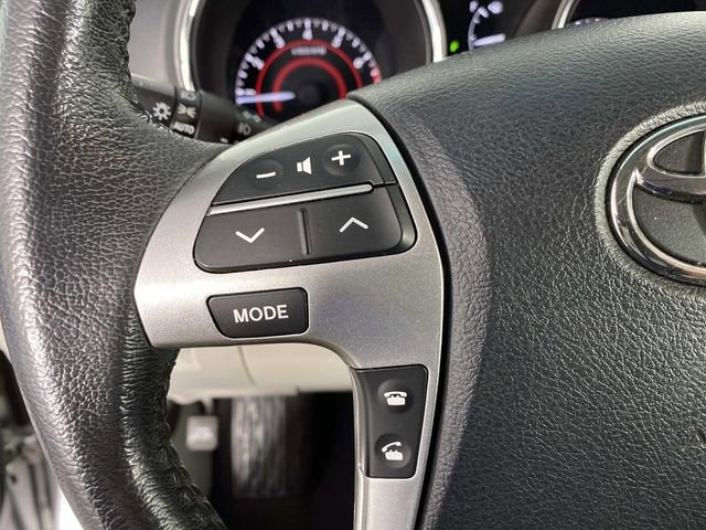 Used 2012 Toyota Highlander SE w/ Tow Pkg image 19