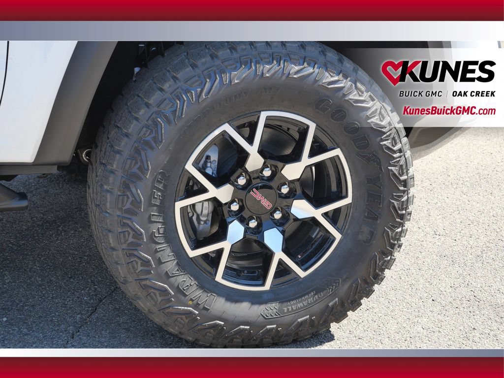 Used 2026 GMC Canyon AT4X w/ LPO, Black Badging Package AWD/4WD image 19