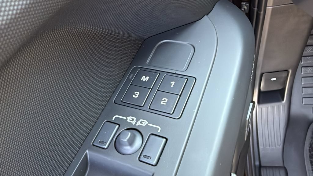 New 2026 Land Rover Defender 90 X-Dynamic SE AWD/4WD image 20