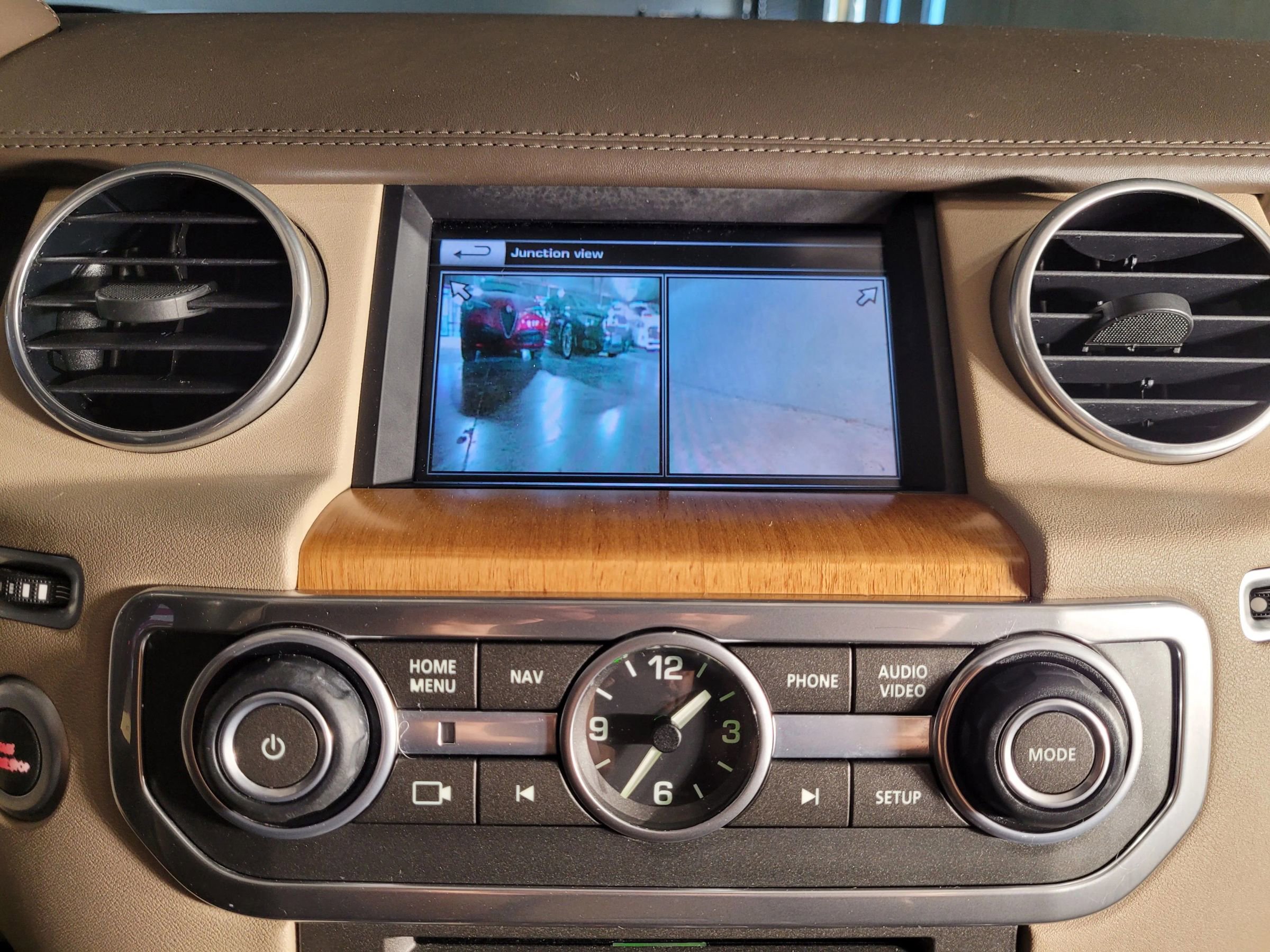 Used 2015 Land Rover LR4 HSE LUX image 35