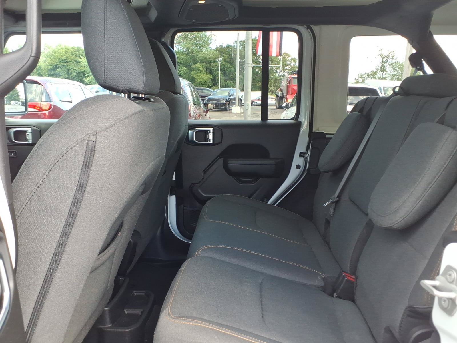 Used 2024 Jeep Wrangler Unlimited AWD/4WD image 16