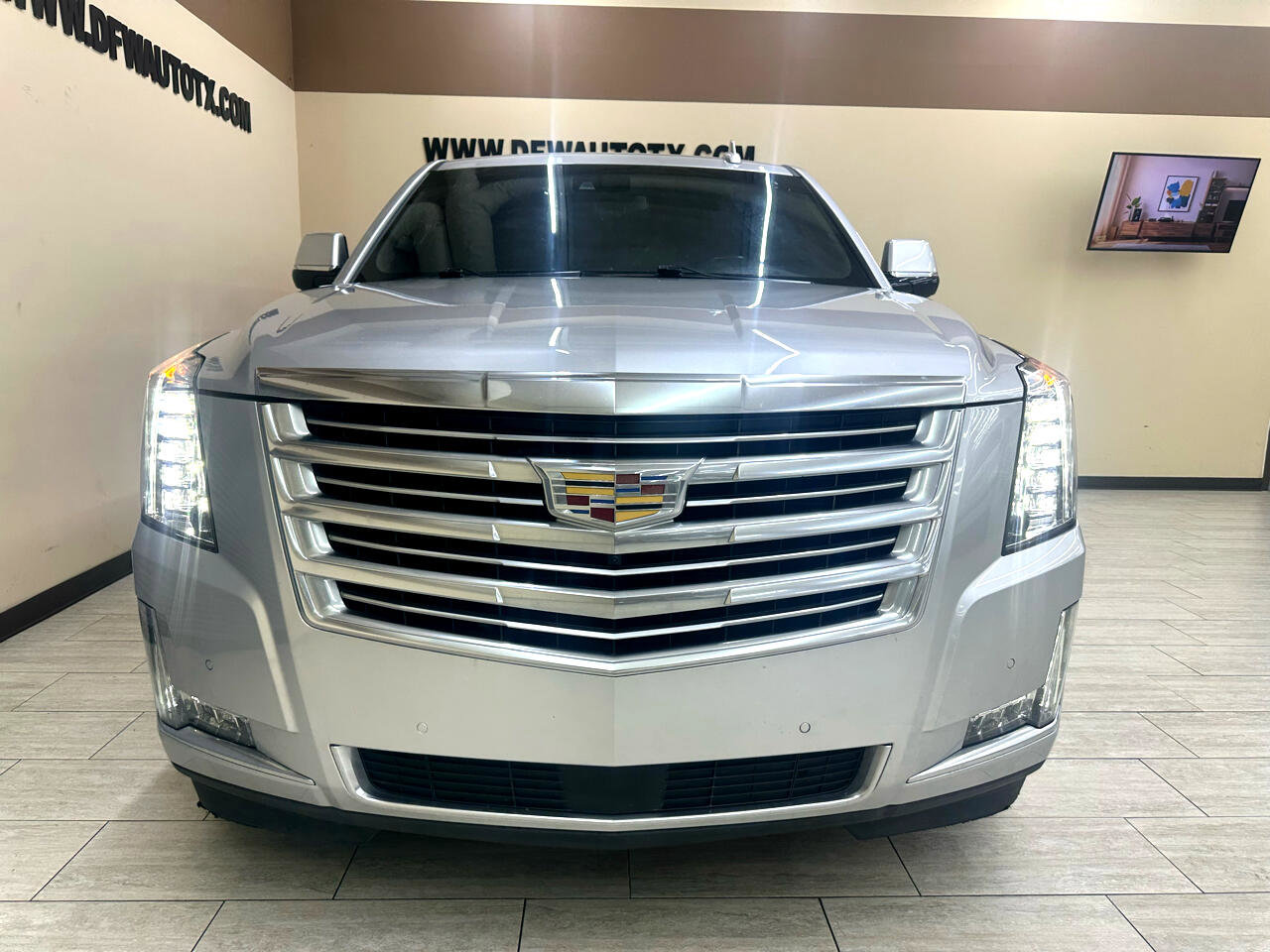 Used 2017 Cadillac Escalade Platinum image 3