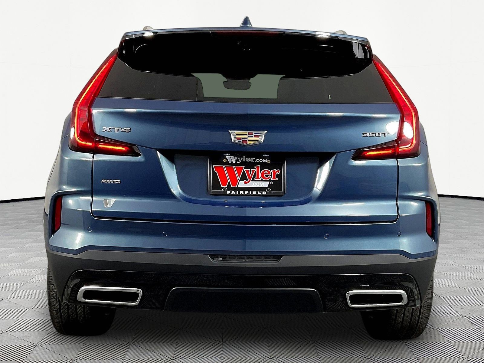 Used 2025 Cadillac XT4 Premium Luxury w/ Technology Package AWD/4WD image 5