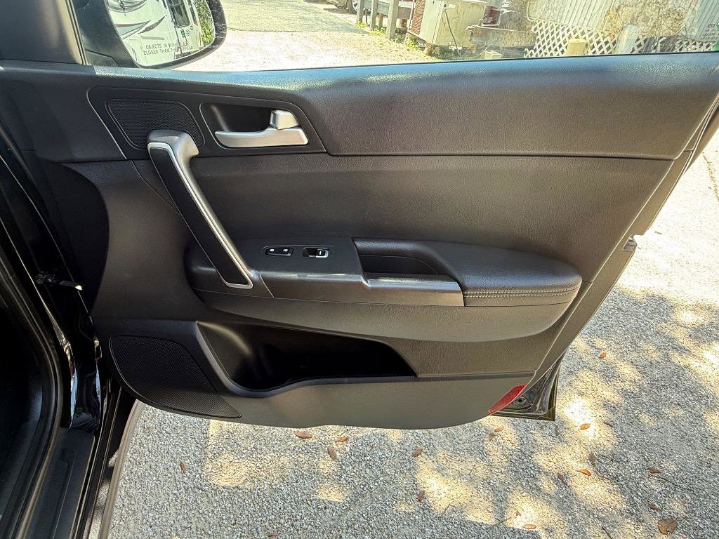 Used 2022 Kia Forte LXS w/ LXS Technology Package image 17